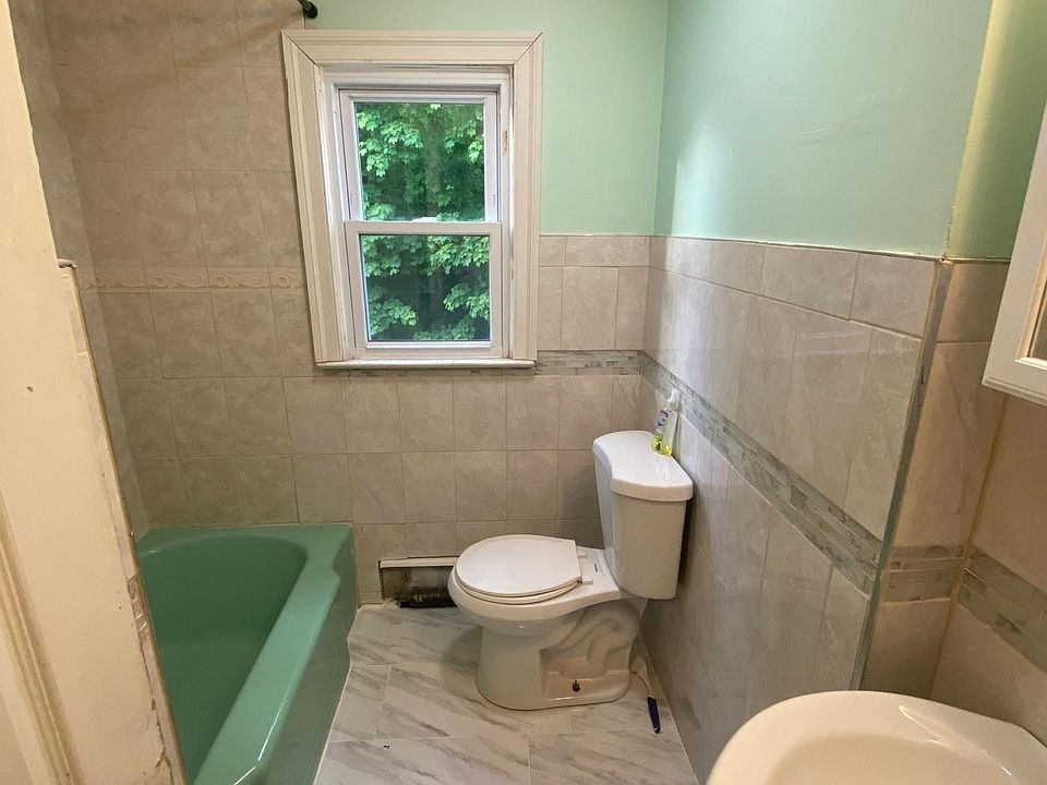 2nd image of 805 Hempstead Blvd