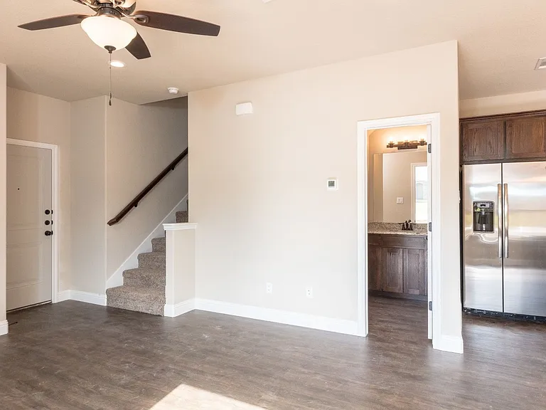 809-811 Jameson St — Photo 5