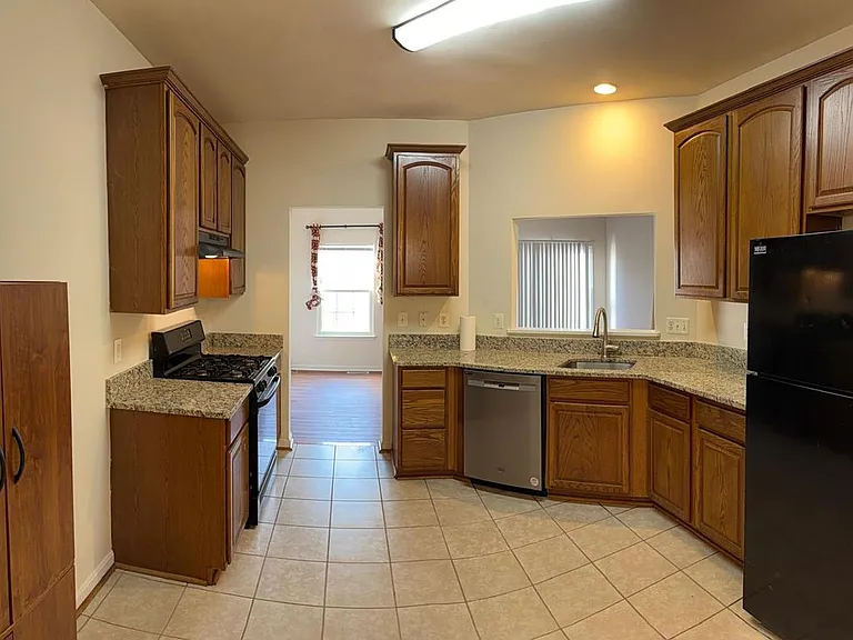 8707 Farnham Way — Photo 9
