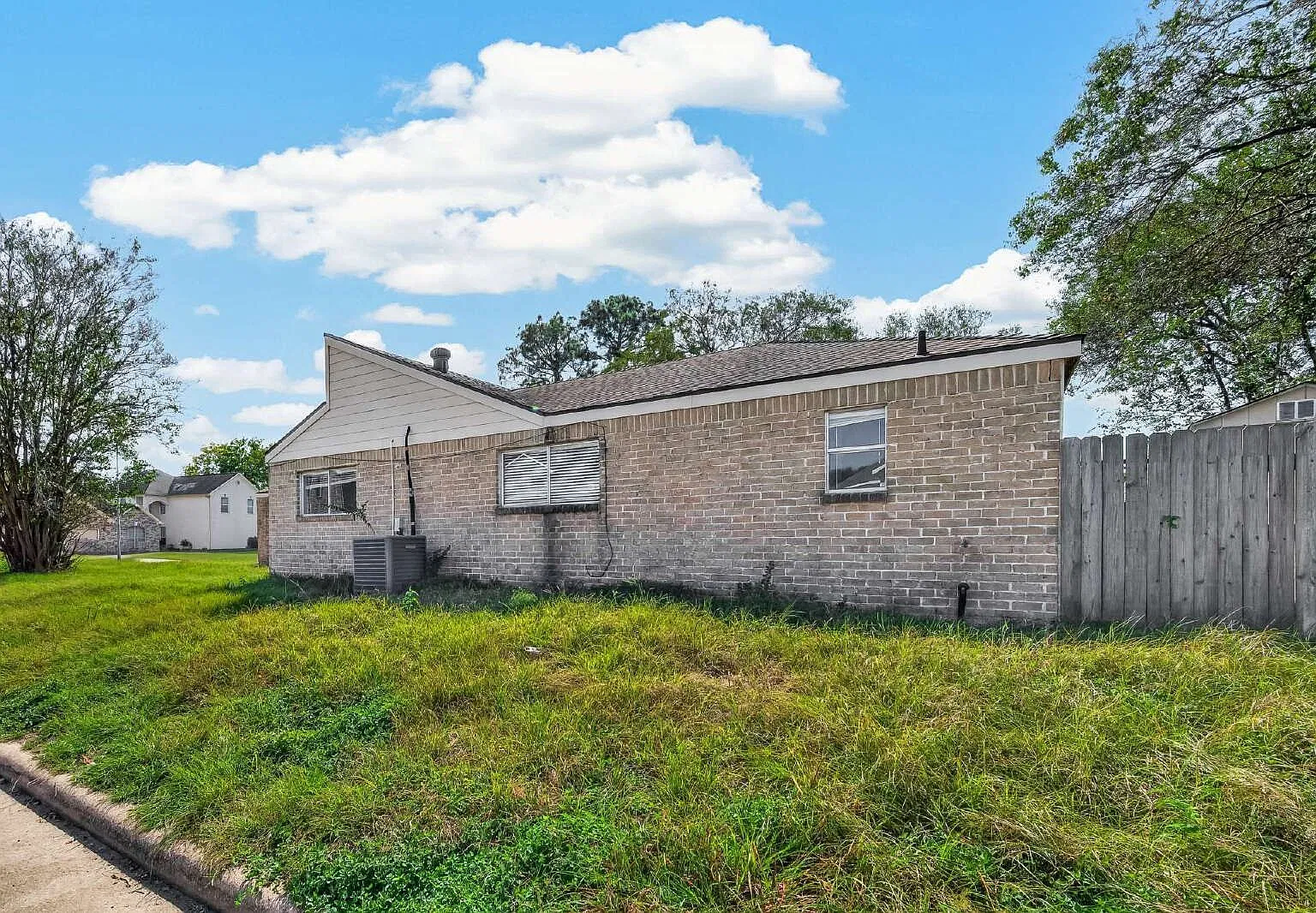 3 bed, 2.0 bath, 1544 sqft, $1,700 — Photo 4