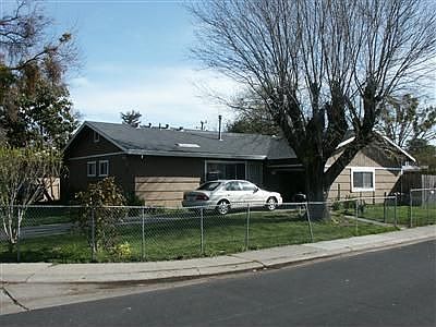 1st image of 831 Stuart Ct