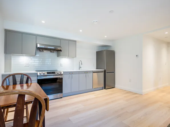 3887 W 15th Ave, Vancouver, BC V6R 3A1