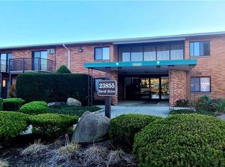 23855 David Dr UNIT 105, North Olmsted, OH 44070