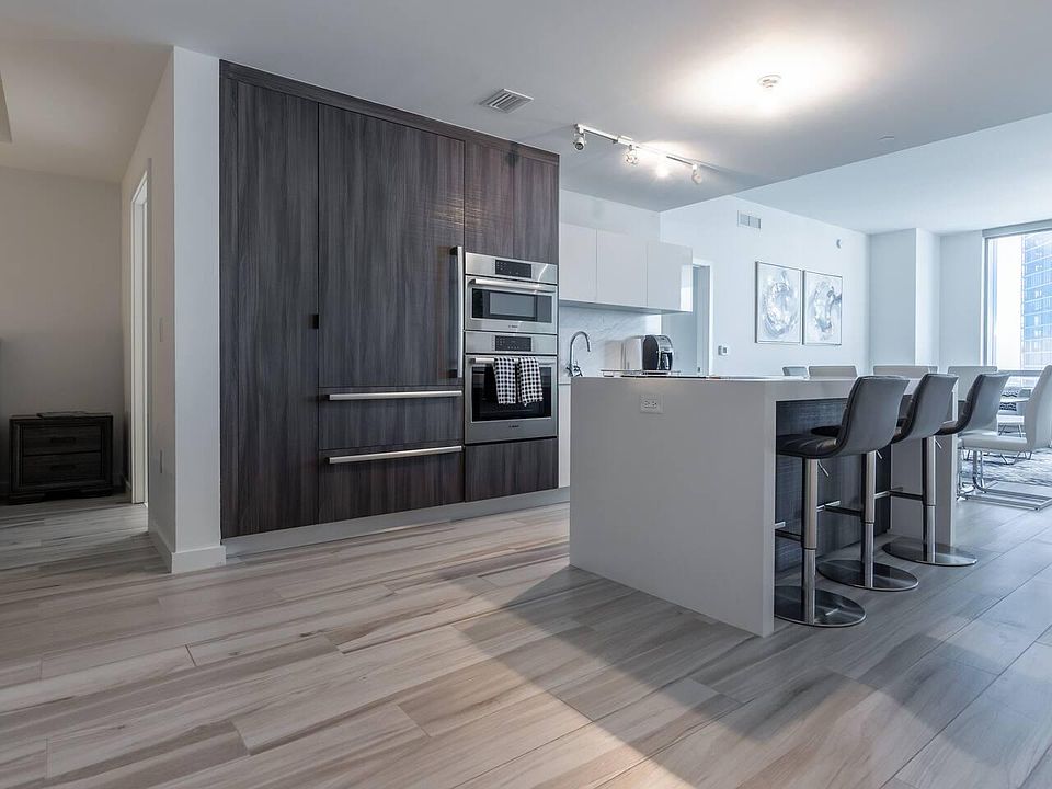 1st image of 851 NE 1st Ave Unit 2707