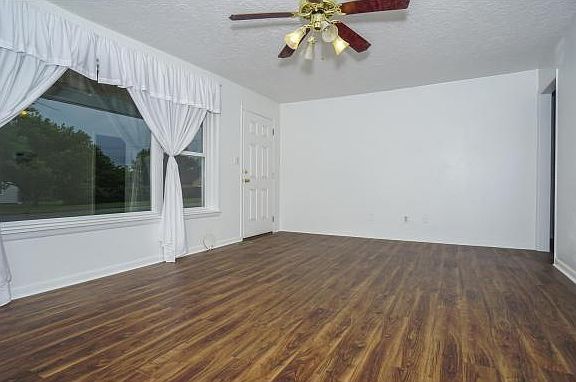 4th image of 1423 N Crawford Ave