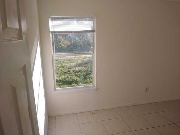 4th image of 1156 19th Ave SW