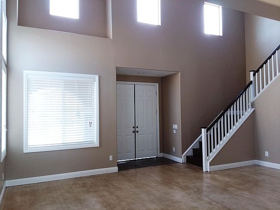 Entry/Living Room
