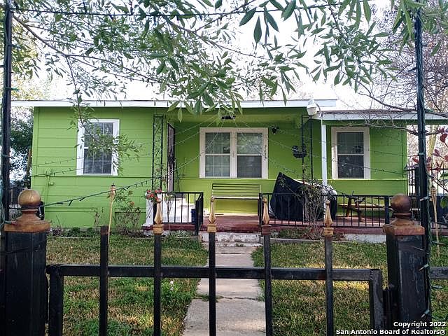 1st image of 2627 Waverly Ave