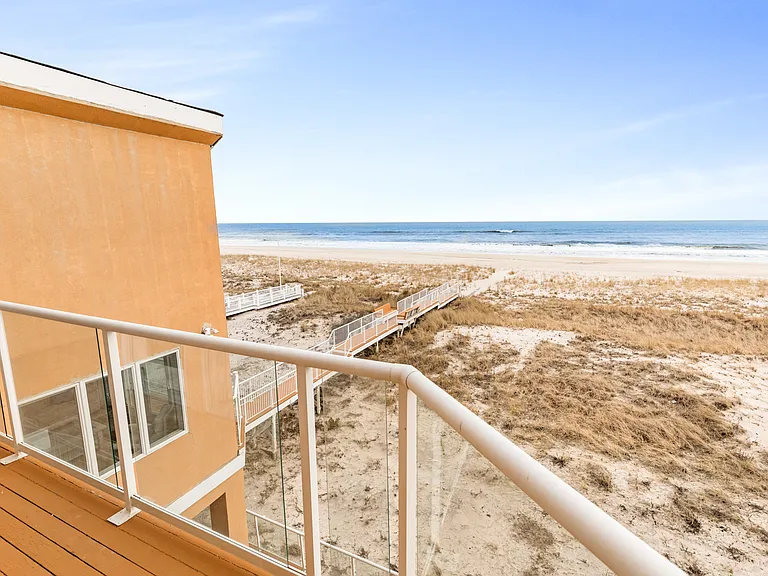 915 Dune Rd — Photo 7
