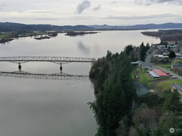 572 Columbia Street, Cathlamet, WA 98612