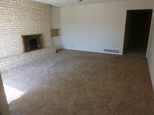 1st image of 820 Vista Ln