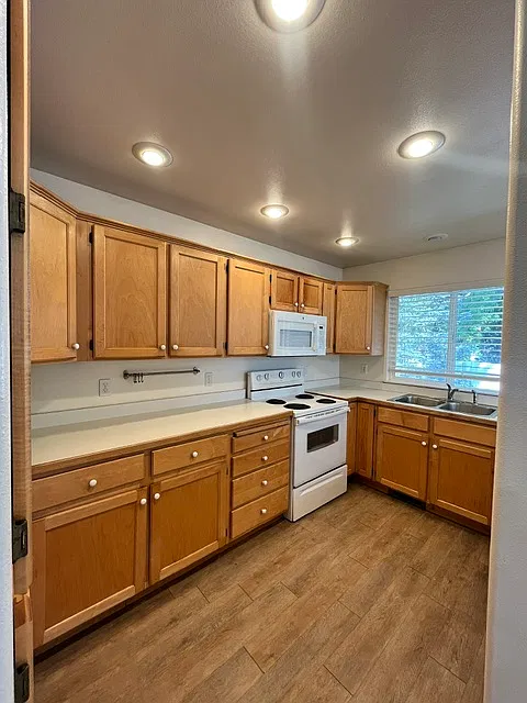 3 bed, 1552 sqft, $2,100 — Photo 3