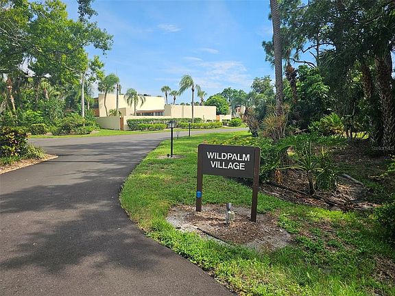 3rd image of 153 Wild Palm Dr #1610