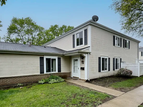 1190 Cove Dr, Prospect Heights, IL 60070