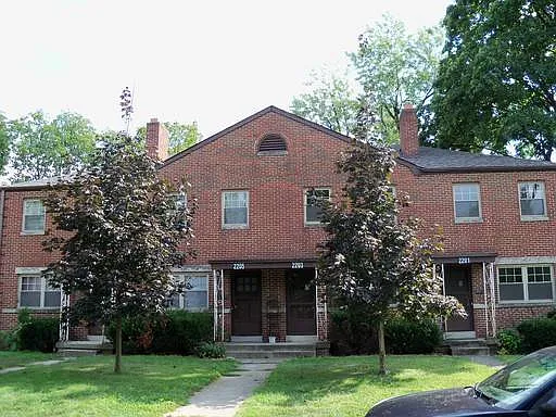 2 bed, 900 sqft, $1,225 — Photo 1