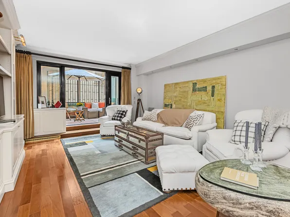 30 East 62nd Street image 2 of 11