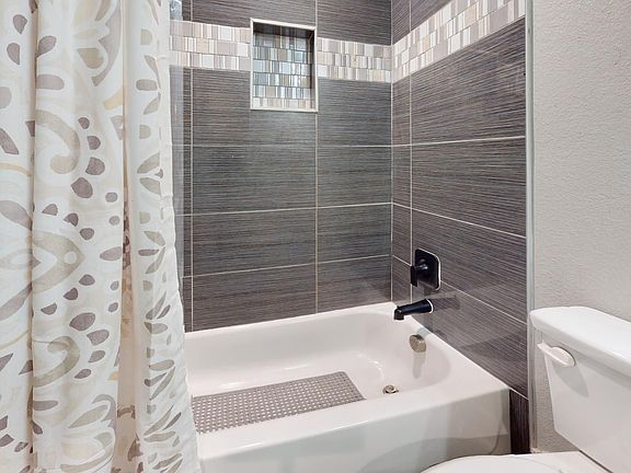 3rd image of 4627 Spring Garden St #3