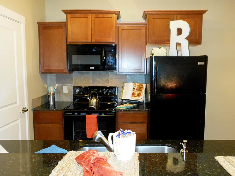 Retreat at Silvercloud — Photo 17