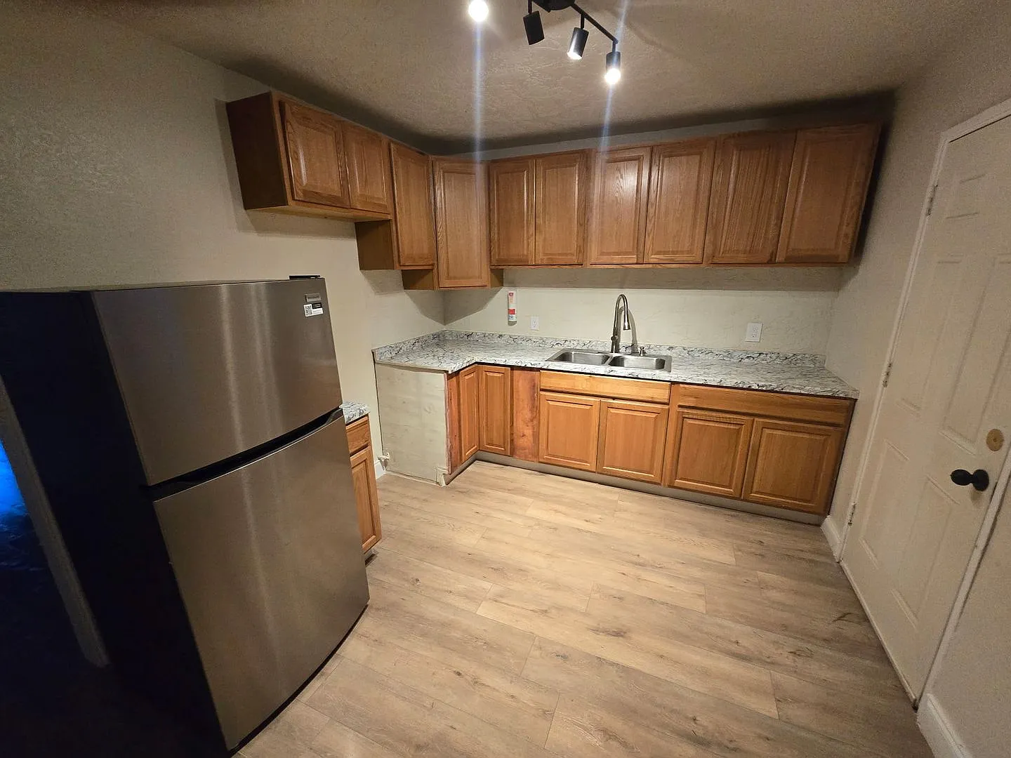 1506 W Yucca Ave — Photo 2