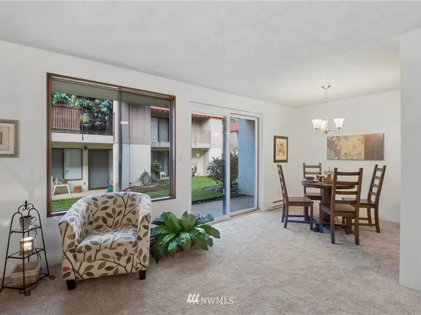 15729 NE 18th St APT 4C, Bellevue, WA 98008