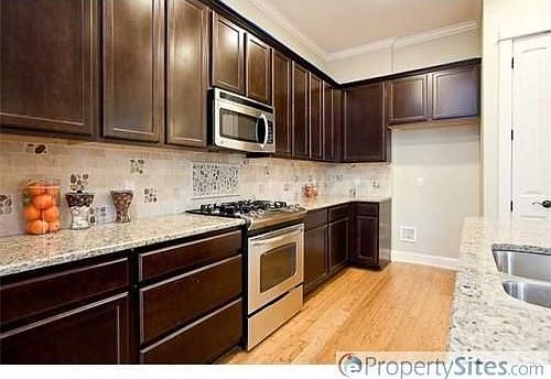 4th image of 4810 Caswell Ave #B