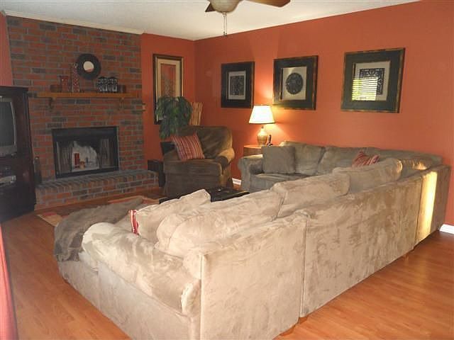 2nd image of 2013 Weymouth Dr
