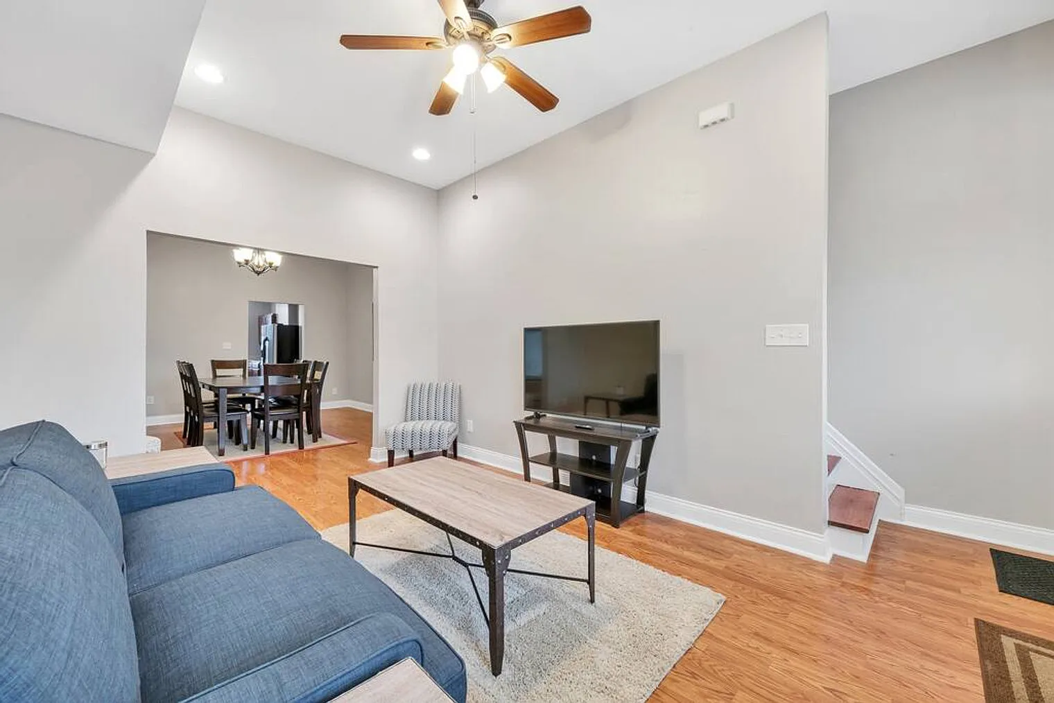 3 bed, 2.0 bath, 796 sqft, $3,329 — Photo 3
