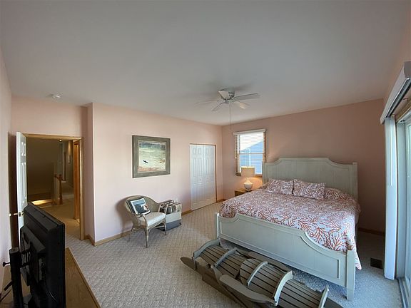 4th image of 230 W 55th St