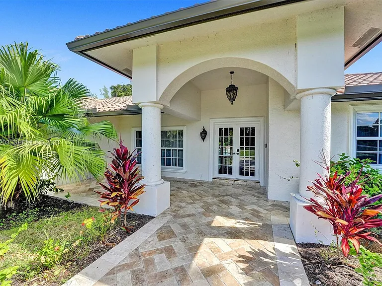 22180 Woodset Ln — Photo 15