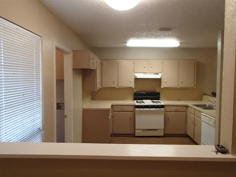 3702 Rocky Hollow Trl #B — Photo 10