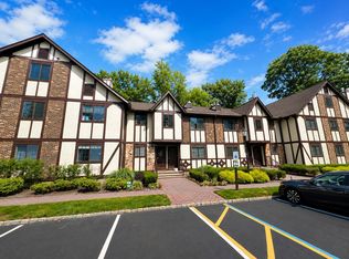1806 Faulkner Ct, Mahwah, NJ 07430
