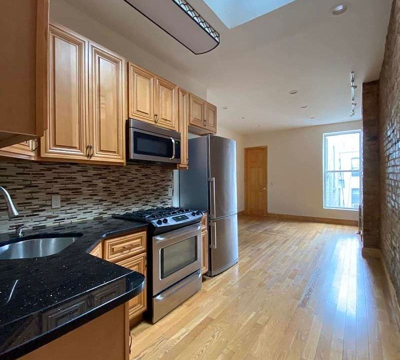 1st image of 553 Bainbridge St #3E