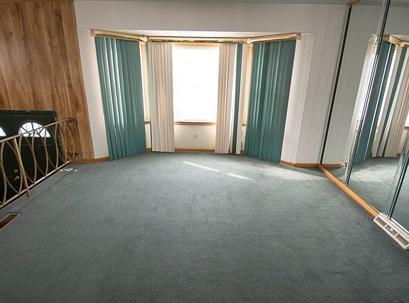 3rd image of 231 Zuelke Dr