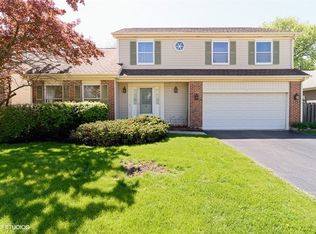 1050 Weeping Willow Dr, Wheeling, IL 60090