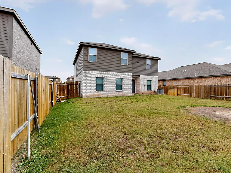 305 Honeysuckle Ln — Photo 11
