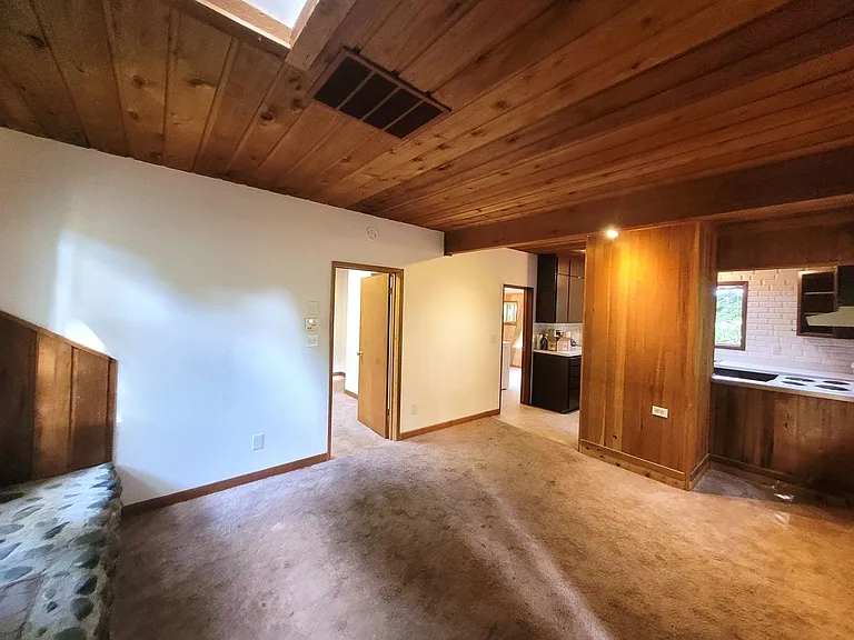 1327 Toledo St — Photo 6