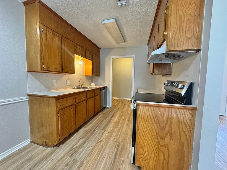 1200 N Kings Hwy — Photo 4