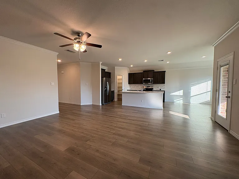 610 Union Dr — Photo 4