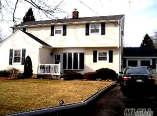 131 Moffitt Blvd, Islip, NY 11751