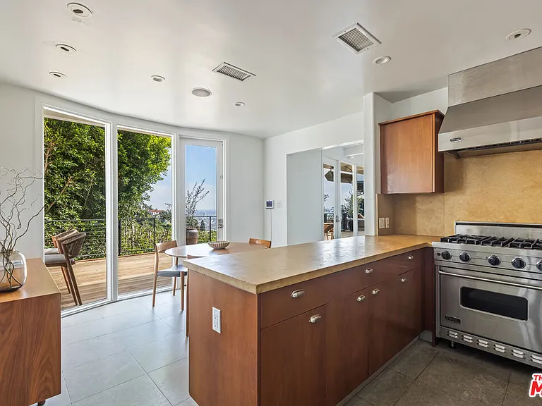 1568 Viewsite Dr — Photo 14