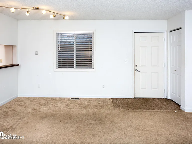 3855 Randolph St — Photo 15