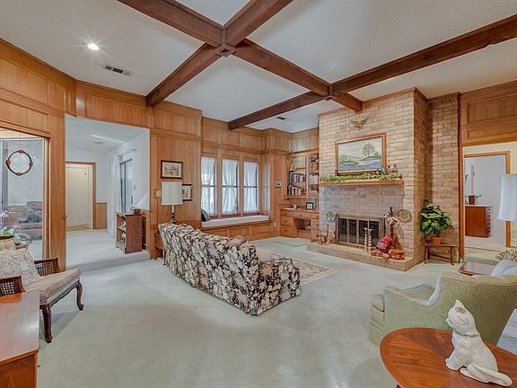 5th image of 2210 Greenbriar Ct
