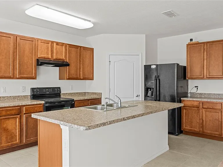 817 Sheen Cir — Photo 5