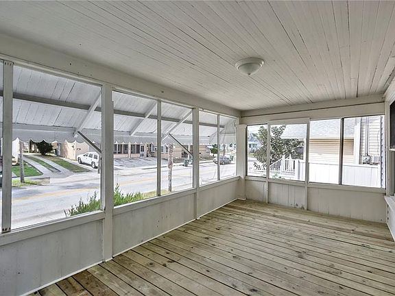 5th image of 211-213 S Oleander Ave