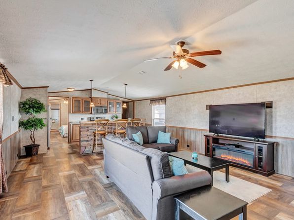 1405 Avenue Z, Hondo, TX 78861
