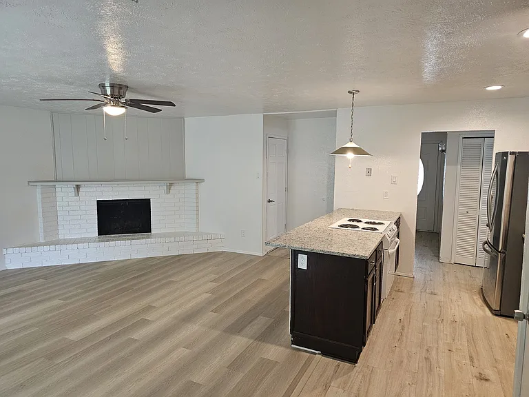 524 Oldbridge Dr — Photo 2