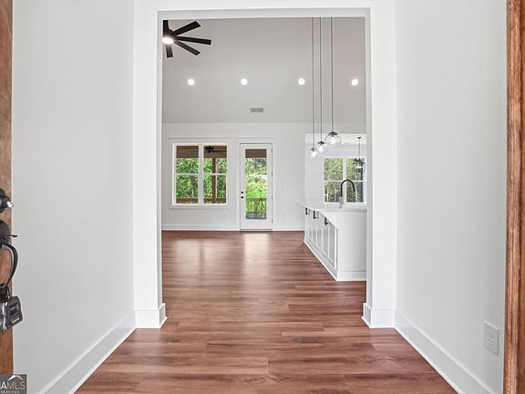 3rd image of 170 Fieldstone Cir