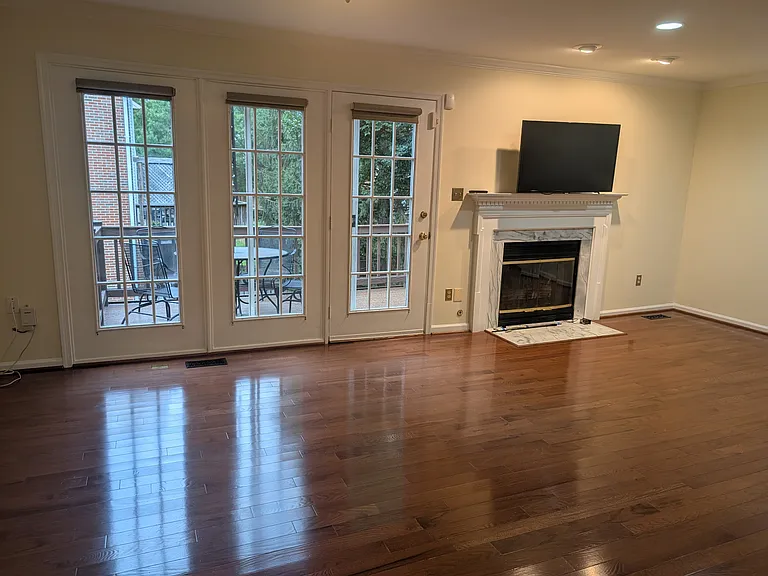 11908 Matthews Ct — Photo 9