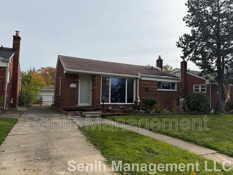 3 bed, 1.5 bath, 1200 sqft, $1,795 — Photo 1