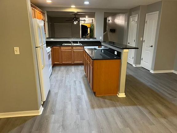 4th image of 10948 Johanna Ave